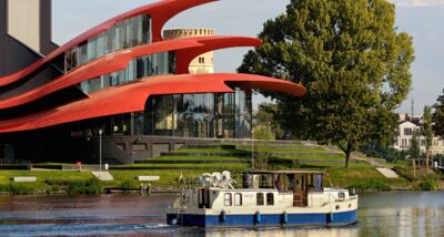 Houseboat tour