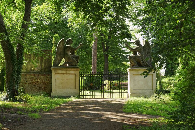 Friedhof in Plaue am Schlosspark © Boettcher
